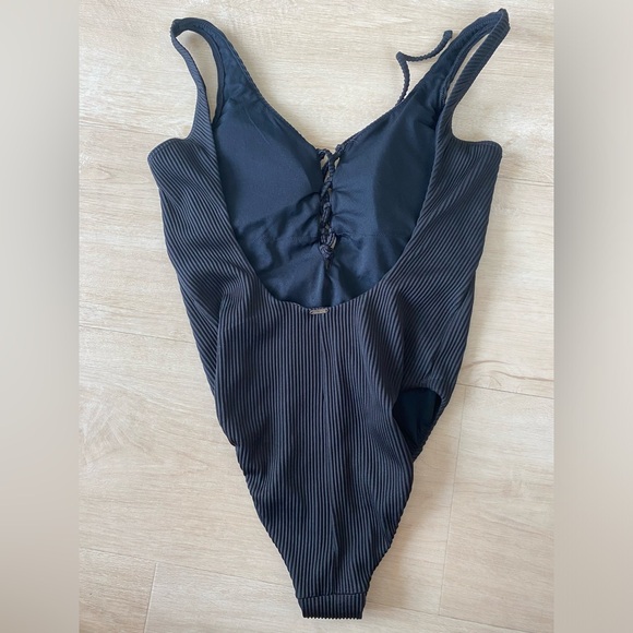Hollister Black Ribbed Swimsuit Size Medium - Picture 2 of 3